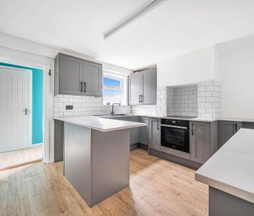 2 bedroom end of terrace house to rent - Photo 1