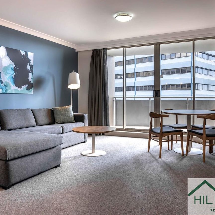 ONE BEDROOM APARTMENT IN ULTRA-CONVENIENT LOCATION - Photo 1