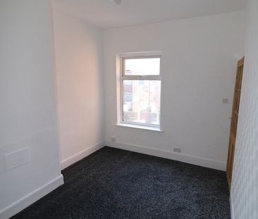 Charming 2-Bedroom House - Photo 5