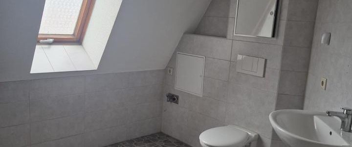 Große 4-Zimmer-Wohnung in Perleberg, Einbauküche, Dachgeschoss - Photo 1