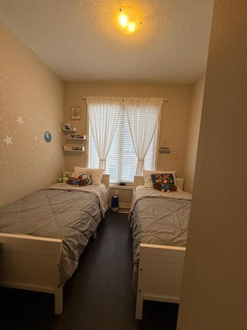 For Lease - 208 Huguenot Road, Oakville, Ontario - Photo 3