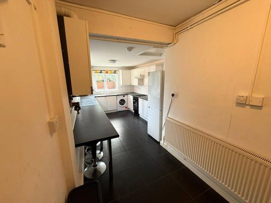 3 bedroom semi-detached house to rent - Photo 1