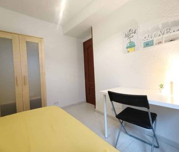 Calle de la Sierra de Tornavacas, Madrid, Community of Madrid 28031 - Photo 6