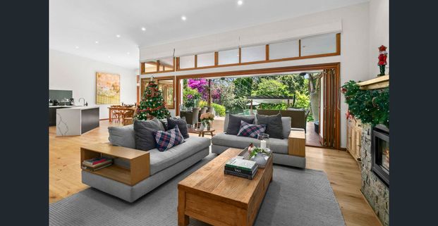 Luxurious family haven with effortless resort-style living Furnished, unfurnished or partly- furnished - Photo 1