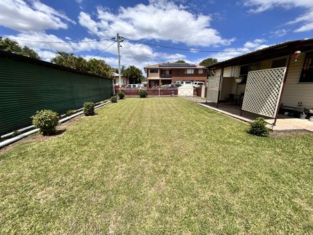 RENOVATED 2 BEDROOM COTTAGE - Photo 3