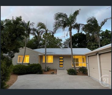 11 Wantima Street, Noosa Heads, Qld 4567 - Photo 2