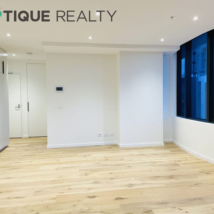 Victoria Square I Unfurnished 2B1B Apartment - Photo 1