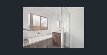 Stunning Family Home in Victoria Point - Photo 2