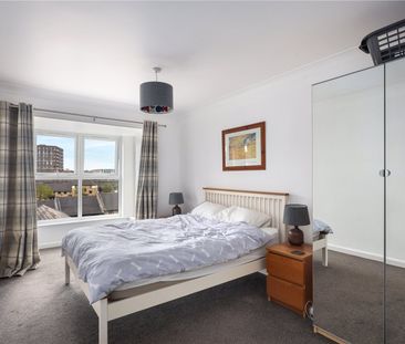 Montague House, E16 - Photo 6