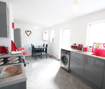 3 bedroom mews to rent - Photo 6