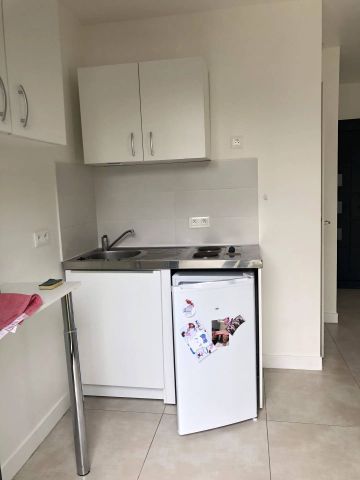 Studio en Rez-de-Jardin SARTROUVILLE - Photo 3