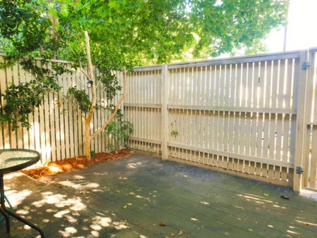 One-Bedroom Apartment with Private Courtyard - Photo 2