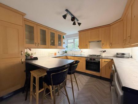 4 bedroom terraced house to rent - Photo 5