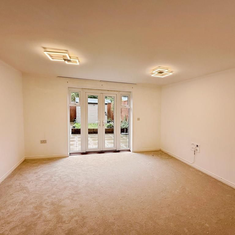 4 bedroom terraced house to rent - Photo 1
