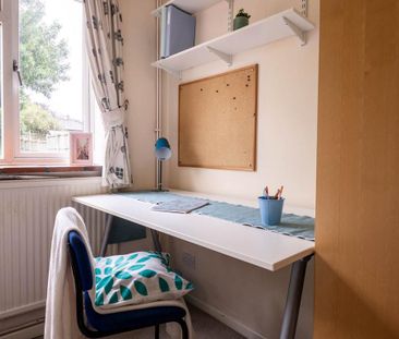 4 bedroom house to rent - Photo 1