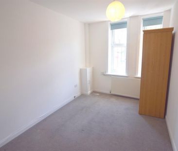2 bedroom Flat To Let - Photo 2