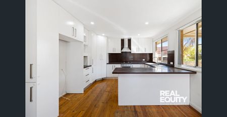 Neat & TIdy 3 Bedroom Home - Modern Features - Photo 3