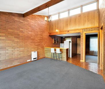 Conveniently Located One-Bedroom Flat - Photo 6