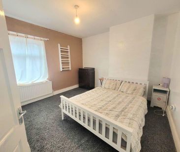 2 bed terraced house to rent in SR8 - Photo 2