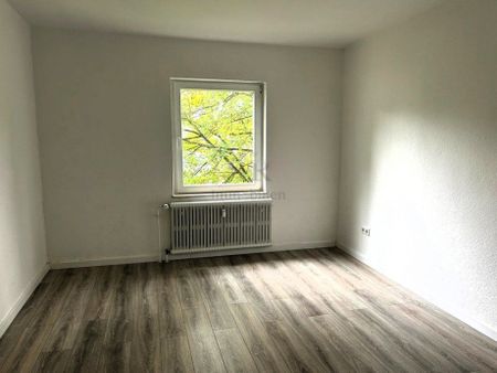 Kleine 3,5 Raum Wohnung mit Balkon im 2. Obergeschoss - Foto 3