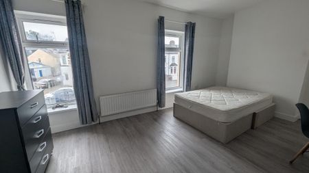 4 bedroom terraced house to rent - Photo 3