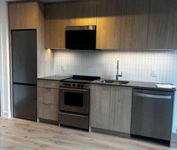 For Lease - 3088 William Cutmore Boulevard Unit# 112, Oakville, Ont... - Photo 4
