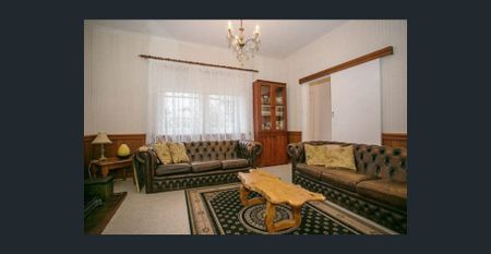 Hi, I’m your family home in a blue-chip coastal school zone - Photo 2