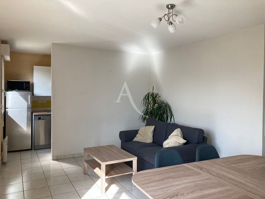 Location Appartement 3 pièces 54m² FONTENAY LE COMTE 85200 - Photo 1