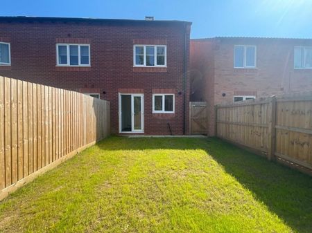 Julius Way, Nuneaton - - Photo 2