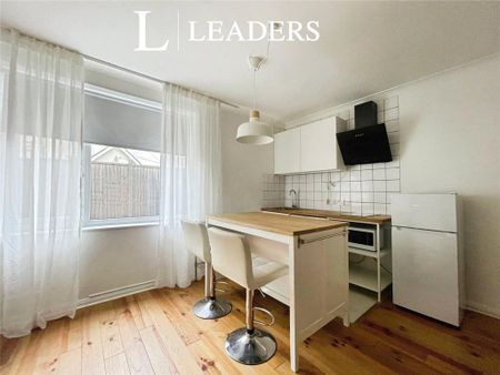 House to rent - Photo 4