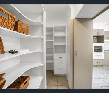 ULTIMATE RETREAT IN ASHMORE'S EXCLUSIVE ENCLAVE. - Photo 4