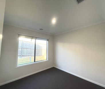 Modern and Spacious Family Home. - Photo 4