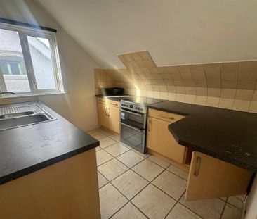 4 bedroom flat to rent - Photo 4