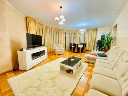Casa 320 mp, terasa, gradina, garaj, zona Golden Tulip - Fotografie 3