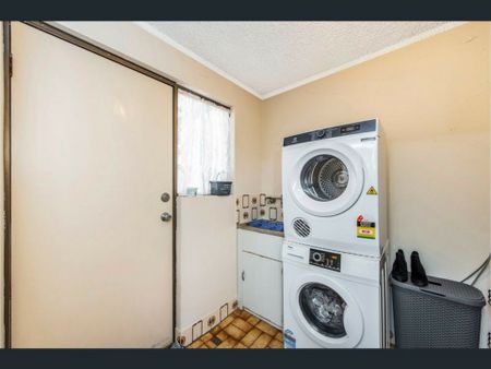 Coastal Charm Meets Convenience - Photo 5