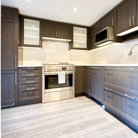 Open Concept 2-Bedroom Condo Urban Living@ Wall Centre Central Park - Photo 4