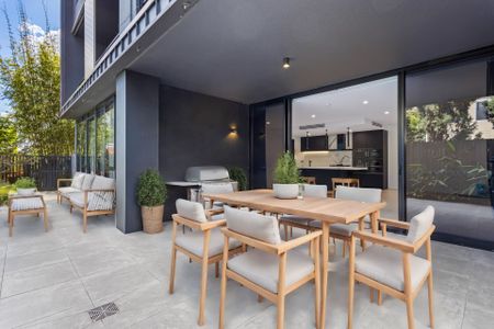 Unrivalled, 'Zahra' Riverside Living In New Farm - Photo 4