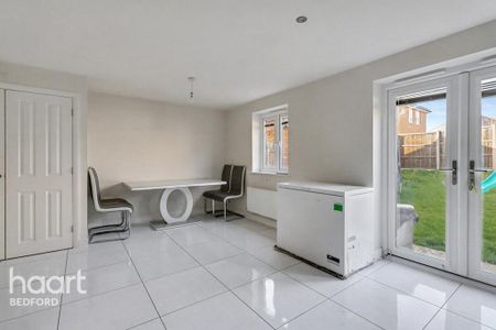 4 bedroom detached house to rent - Photo 3