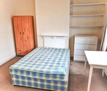 4 bedroom terraced house to rent - Photo 3