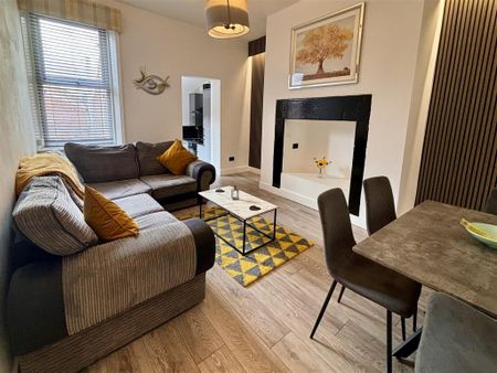 4 bedroom terraced house to rent - Photo 2