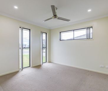 Perfect For The School Run - Walk Straight Across The Road! - Photo 2