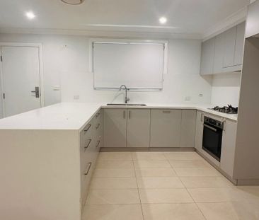 Spacious & Modern Family Home Close to Amenities - Photo 4