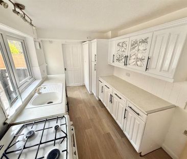 3 bedroom terraced house to rent - Photo 4