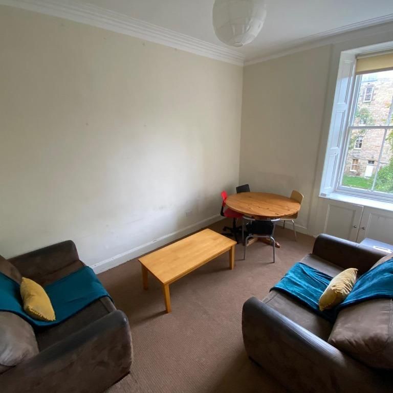 4 bedroom flat to rent - Photo 1