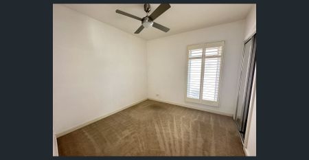 LIGHT FILLED BEAUTY WITH CAFES ON YOUR DOORSTEP! - Photo 3