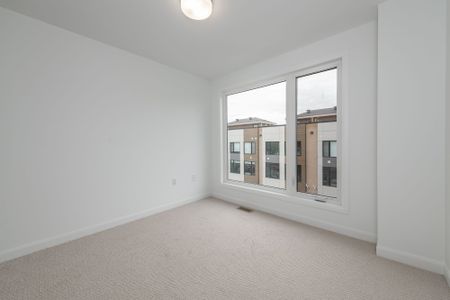 For Lease - 58 CHERRY BLOSSOM Private, Parkway Park - Queensway Terrace S and Area, Ontario - Photo 2