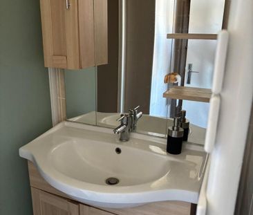 Location Appartement 1 pièce 18m² ROMANS SUR ISERE 26100 - Photo 4