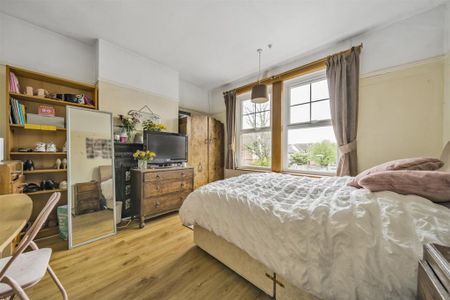 5 bedroom semi-detached house to rent - Photo 2