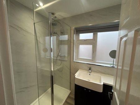 2 bedroom semi-detached house to rent - Photo 3