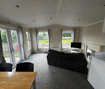 2 bedroom park home to rent - Photo 1